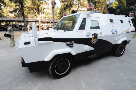 厦门特警配备防弹装甲车 重5.7吨外观凶悍(图)
