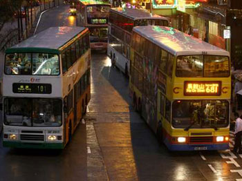 香港多家巴士公司取消两项收费优惠 遭各界批