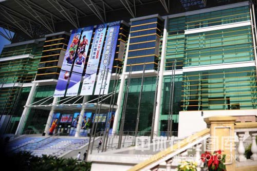 图文:中国澳门塔石体育馆外景 非常豪华的大门
