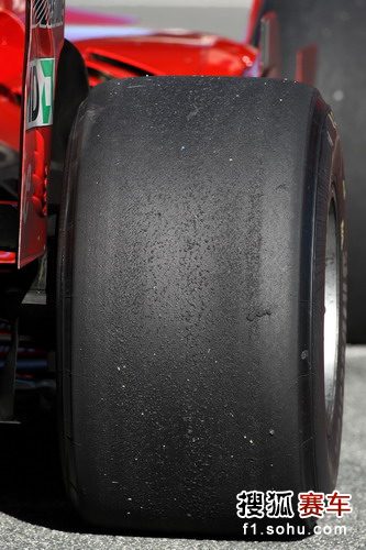 图文:F1赫雷斯试车1第四日 法拉利的光头胎
