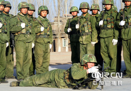 新疆军区某团充分利用新兵未报到之前时间(图)