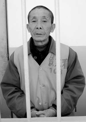 老人北京站抢劫被抓 自称只为入狱不愁吃穿