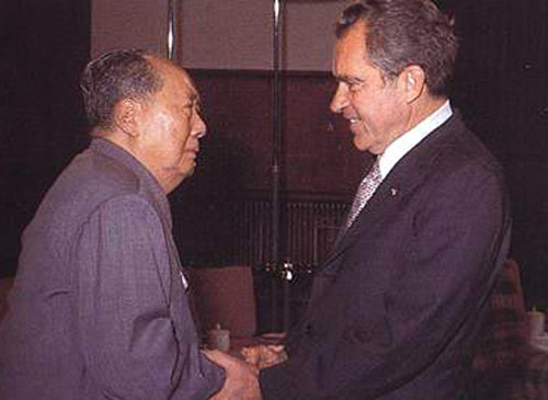 1972年2月21日 毛泽东在中南海会见尼克松，中美两个大国世纪握手
