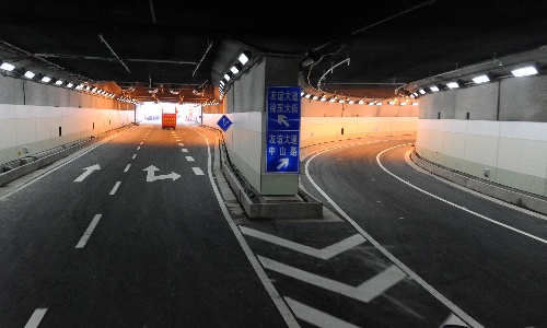 图文:武汉长江公路隧道武昌端的出口