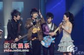 组图：花儿乐队献唱江苏跨年演唱会 搞笑不断