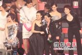 2008劲歌金曲颁奖礼现场 女歌手的“姐妹情”