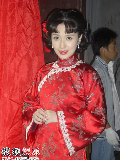 张萌:昔日环球小姐 今日雕花楼里小妇人