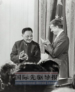 1979年1月，时任中国国务院副总理邓小平访问美国，与总统卡特会面。 法新社