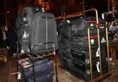 图文:[男足]国足抵达叙利亚 国家队的行李车