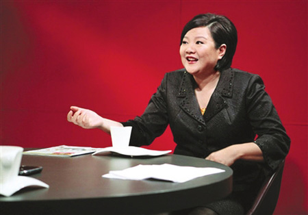旅游卫视推出洪晃谈话节目《亮话》，她上镜的靓装来自珍藏的“箱底货”