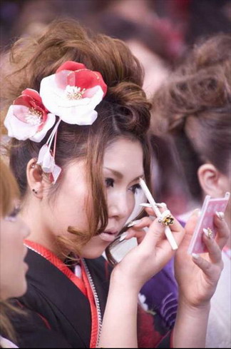 实拍日本20岁美少女新年庆祝成人节(图)