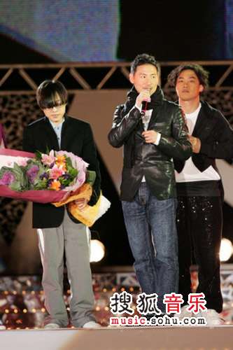 2008香港十大中文金曲颁奖礼 张学友上台祝贺