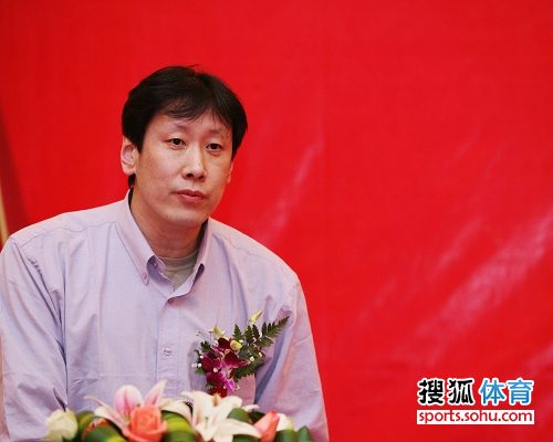 图文八一女排获得新冠名八一女排政委赵铎