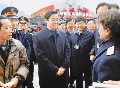 刘奇葆慰问成都铁路局干部职工和成都地铁建设者(图)