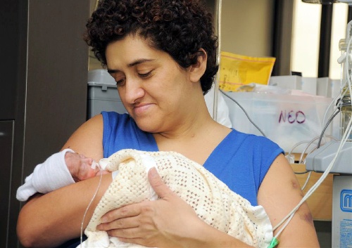 阿根廷:孕妇接受器官移植 平安诞下健康女婴