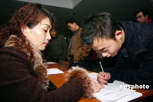 组图:重庆永川举办节后首个农民工专场招聘会