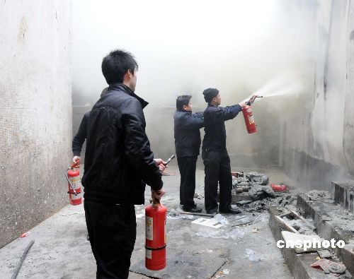 组图:河南濮阳一医院发生火灾 幸无人员伤亡