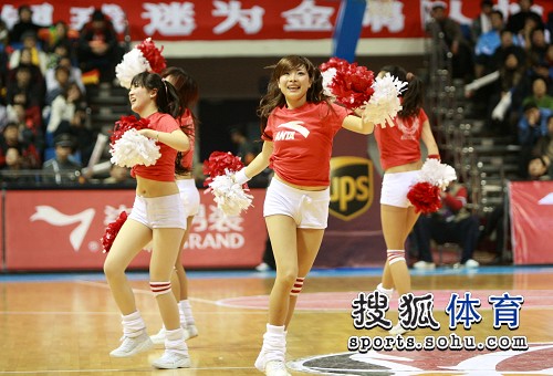 中国男篮御用篮球宝贝组图回顾:性感秀双截棍