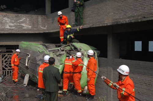 组图:重庆市涪陵区发生车祸 3人死亡13人受伤