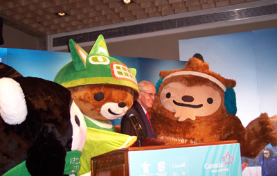温哥华冬奥会倒计时一周年活动在京举行 吉祥物亮相(组图)