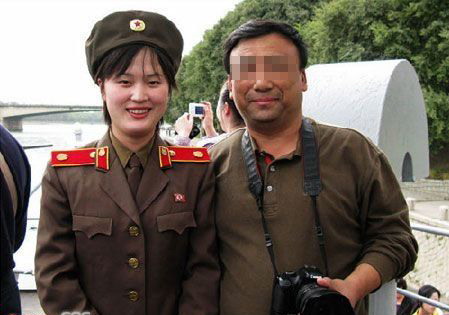 网友实拍朝鲜旅游遇到的惊艳女导游(图)