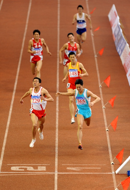 图文:全国田径室内赛 郜聪聪男子800米夺冠