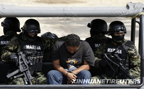 墨西哥海军缴获近7吨毒品(组图)