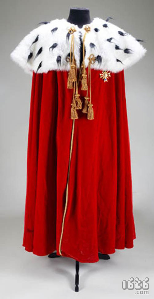 royal cape(faux ermine fur),estimate $300 to $500