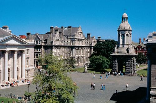 牛津大学,的哈,耶鲁大学齐名,坐落于都柏林市中心的圣三一学院