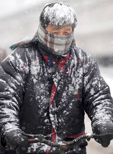 辽宁大雪给城市交通和农业生产带来不利影响