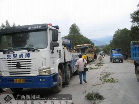 一辆由广东省惠州市开往广西河池市的大客车(车号桂m80815)途经宾上