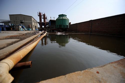 肇事化工厂的污水处理池。
