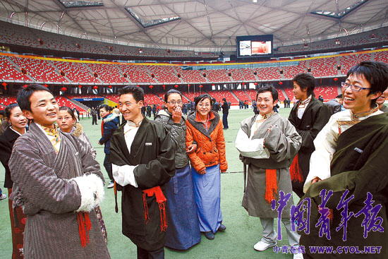 西藏学生走进奥运比赛场馆(图)