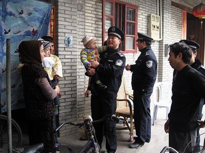 连江:民警大走访帮助困难户解决实际问题
