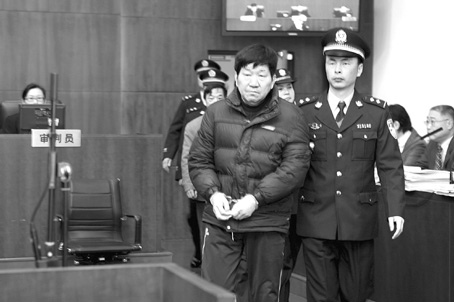 上海地产富豪周小弟涉嫌雇凶伤人牵出贪污大案