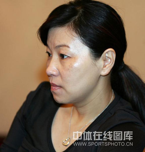 周继红若有所思