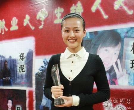 杨婷婷不学阿娇 转型黑面评审大获全胜