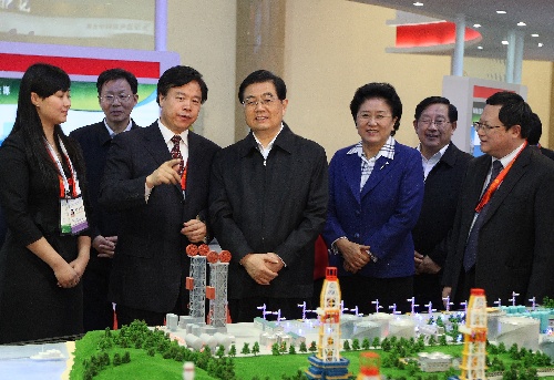 胡锦涛参观中国国际节能减排和新能源博览会