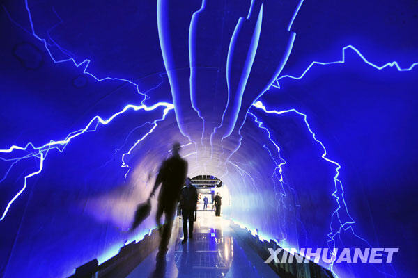 杭州市民世界气象日体验雷雨闪电(组图)