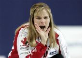 图文：女子冰壶世锦赛3月24日 加拿大美女怒吼