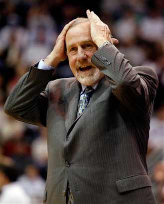 图文:[nba]火箭负爵士 阿德尔曼郁闷