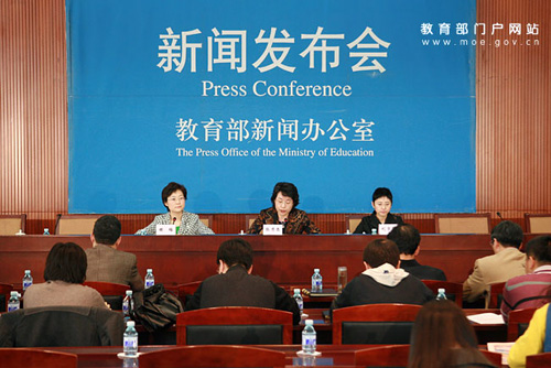 教育部新闻发言人续梅主持,教育部国际司司长张秀琴,国家留学基金管理委员会秘书长刘京辉