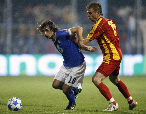 世界杯预选赛欧洲区 意大利队客场2-0击败黑山
