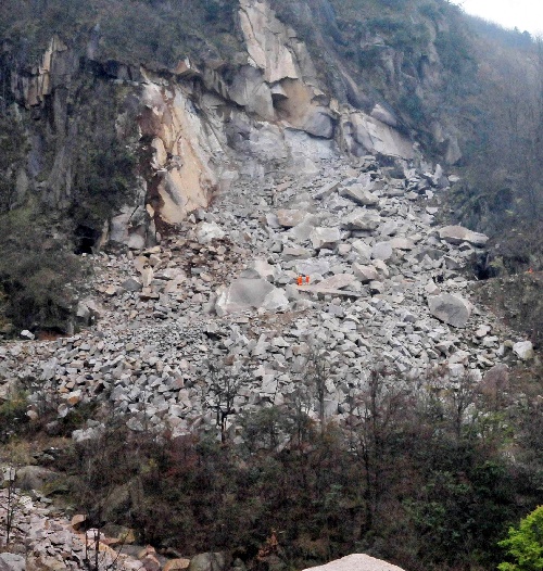 湖北兴山矿山爆炸事故救援工作有序进行