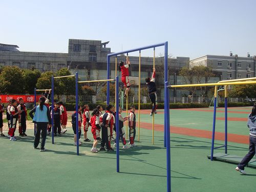 小学体育课教案下载_体育教案游戏课表格_小学小学二年级体育课表格式教案