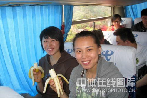 图文:中国女排抵达郴州基地