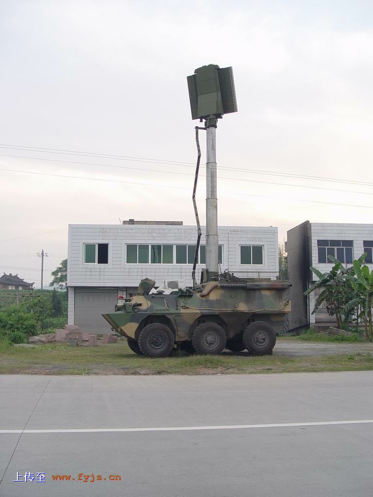 图为解放军装备的不同类型的机动式相控阵雷达.