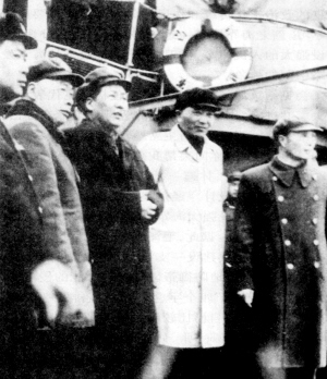 毛泽东:海军机关设在北京萧劲光任海军终身司