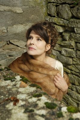 戛纳电影节上,现年60岁的法国女演员芬妮-阿丹无疑将成为聚光灯的焦点