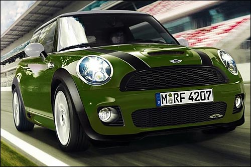 但是这并不是一辆真正的mini—f1而是宝马汽车为了庆祝与mini cooper